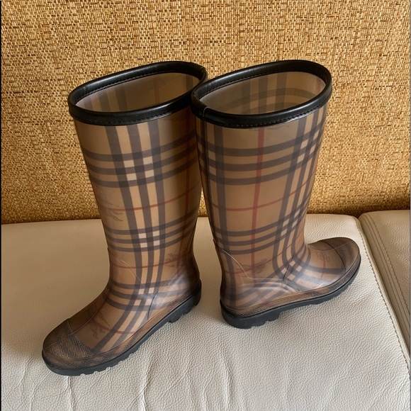 BURBERRY Authentic Rubber Printed Rain Boots. Size 37. Made in Italy. - Picture 3 of 12